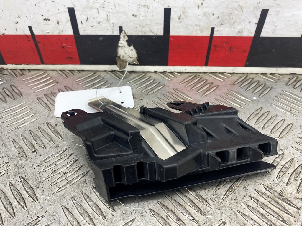 Кронштейн (крепление) фары левый BMW X1 (F48/F49) (2015-2023)