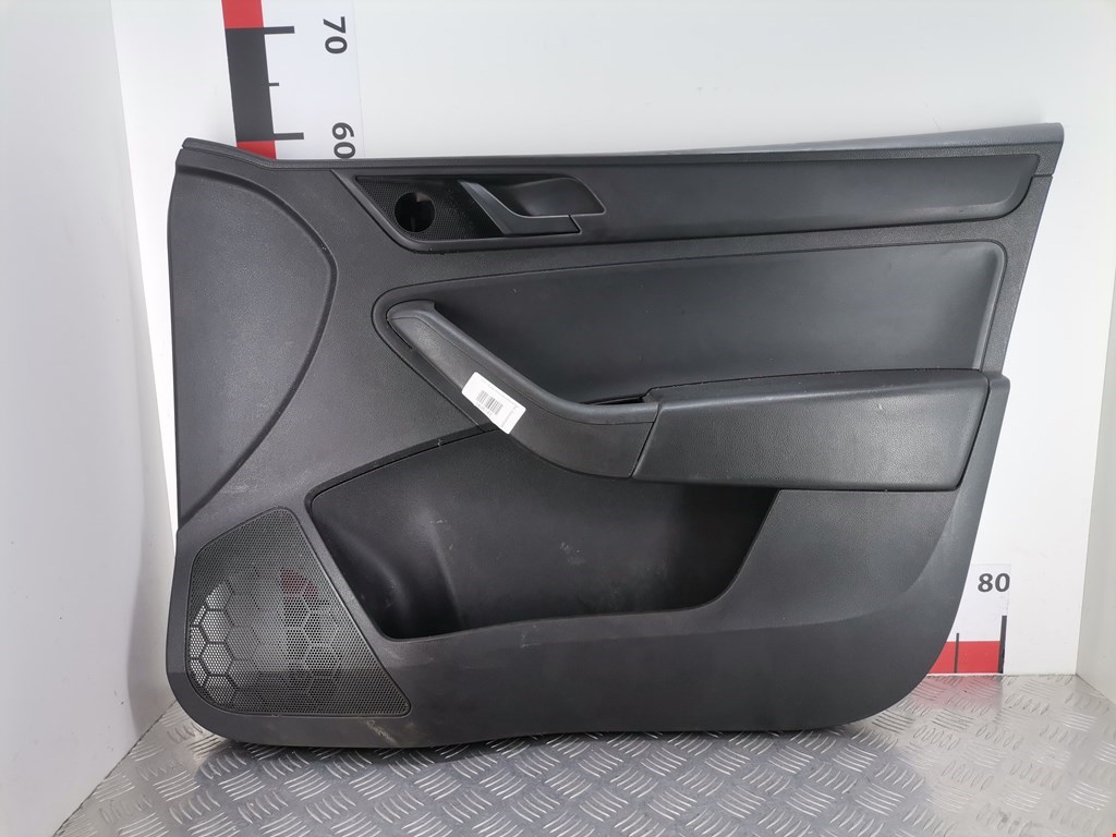 Обшивка двери передняя правая SKODA Rapid 2012-2020