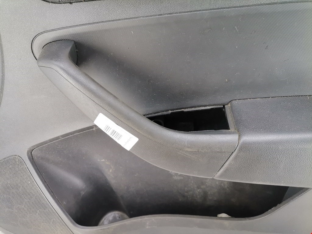 Обшивка двери передняя правая SKODA Rapid 2012-2020