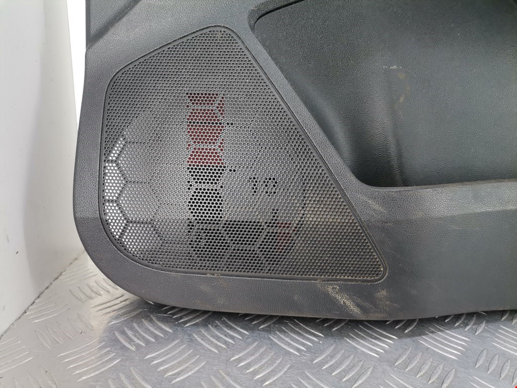 Обшивка двери передняя правая SKODA Rapid 2012-2020