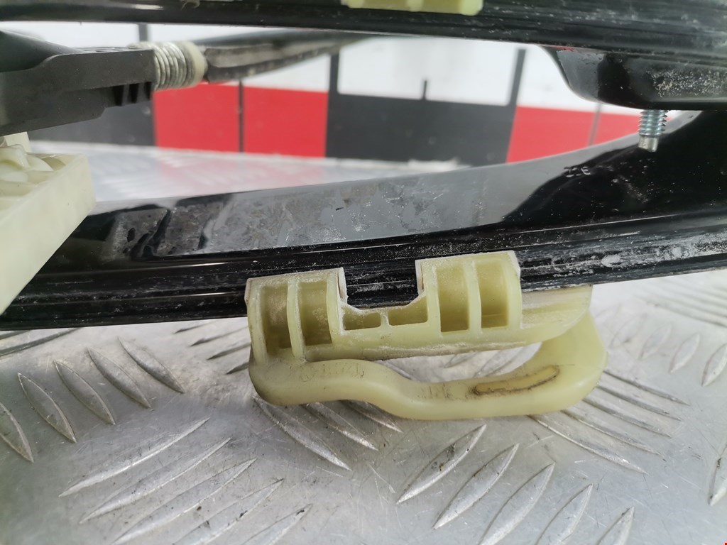 Стеклоподъемник передний правый SKODA Rapid 2012-2020