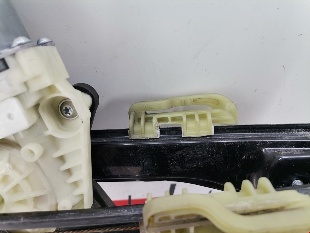 Стеклоподъемник передний правый SKODA Rapid 2012-2020