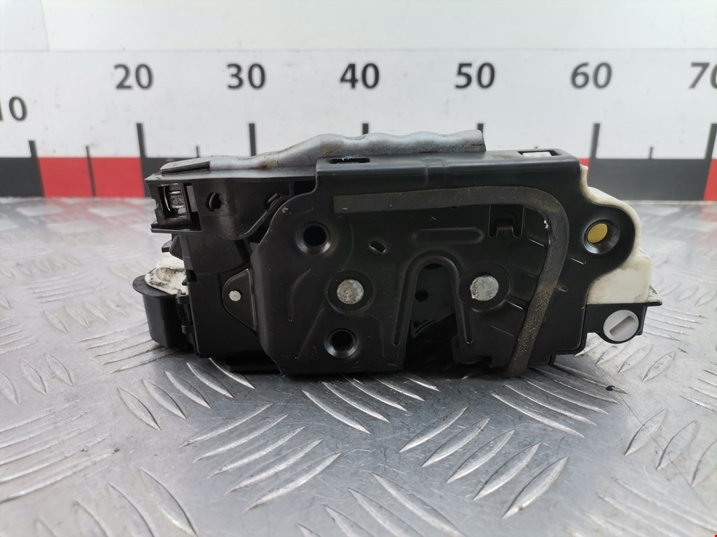 Замок двери передней левой SKODA Rapid 2012-2020