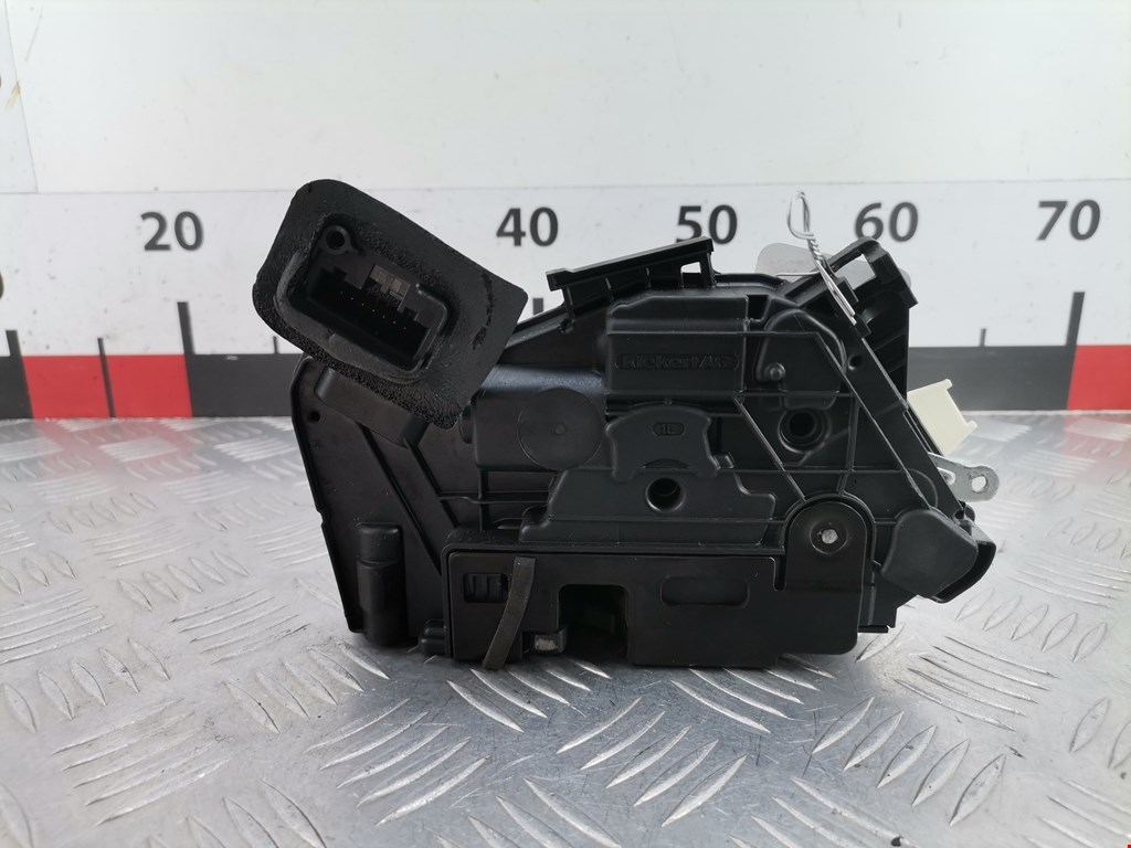 Замок двери передней левой SKODA Rapid 2012-2020