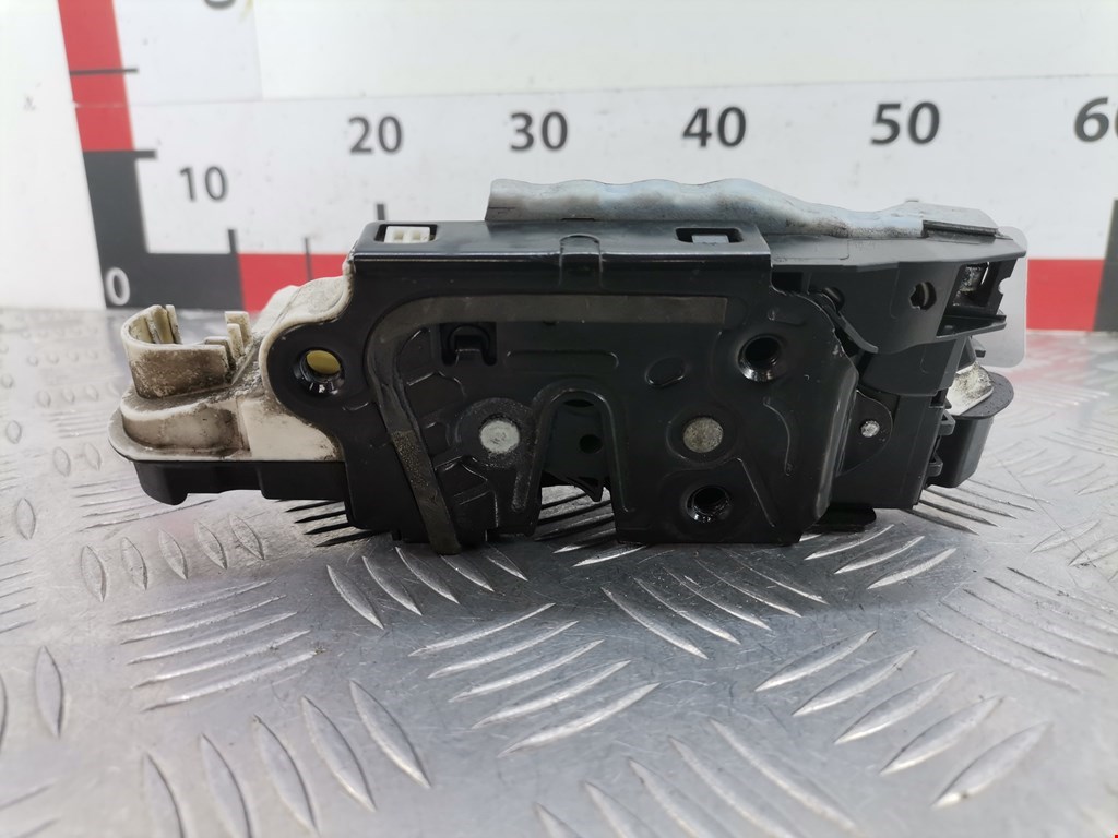 Замок двери передней правой SKODA Rapid 2012-2020