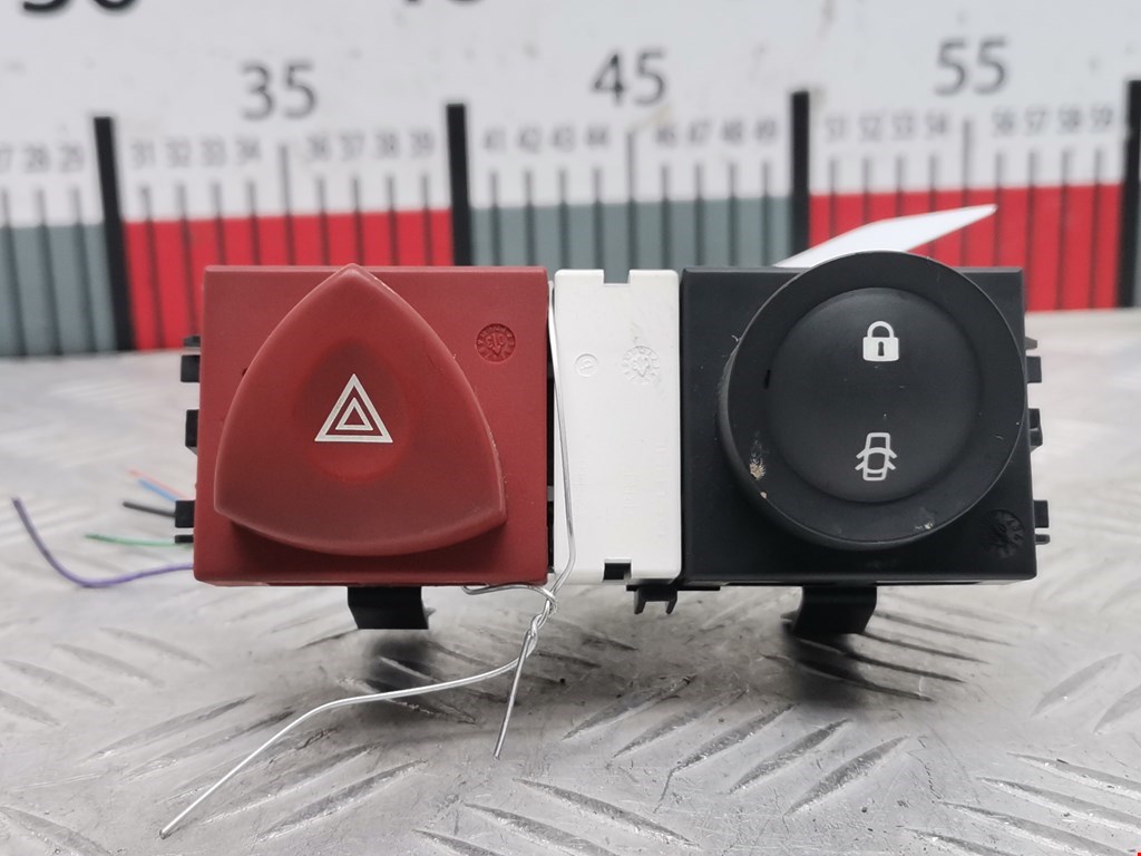 Кнопка аварийной сигнализации (аварийки) RENAULT Megane II 2002-2009