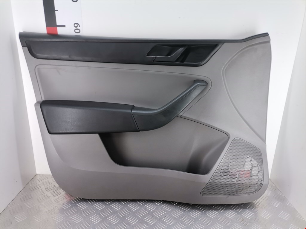 Обшивка двери передняя левая SKODA Rapid 2012-2020