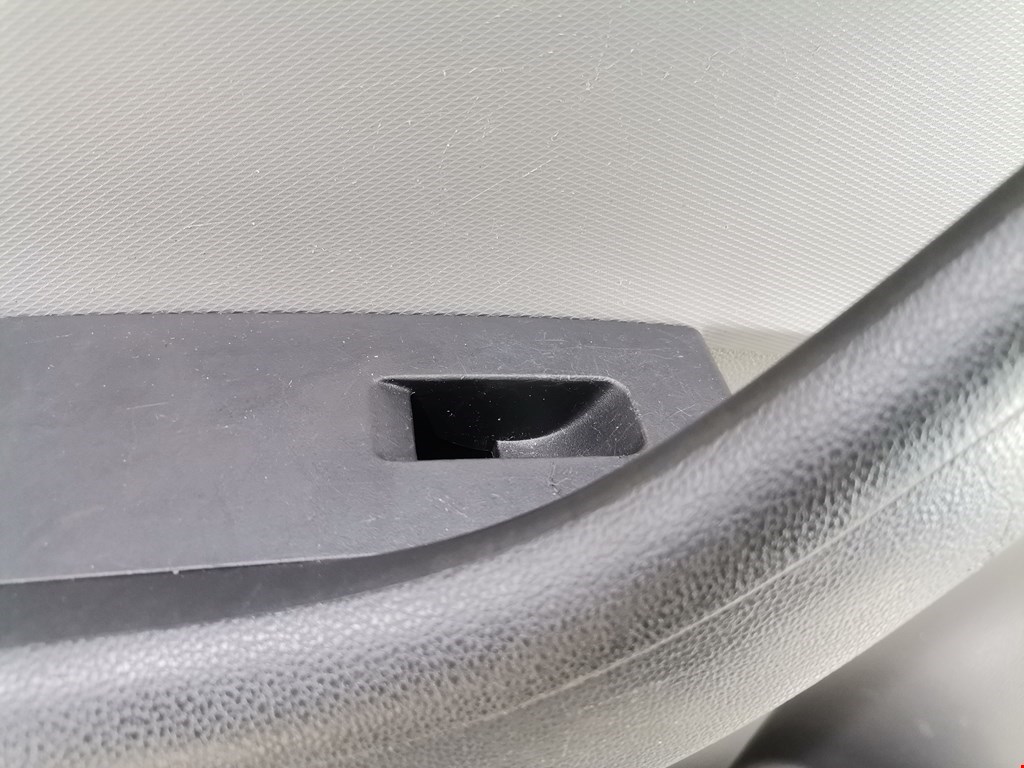 Обшивка двери передняя левая SKODA Rapid 2012-2020