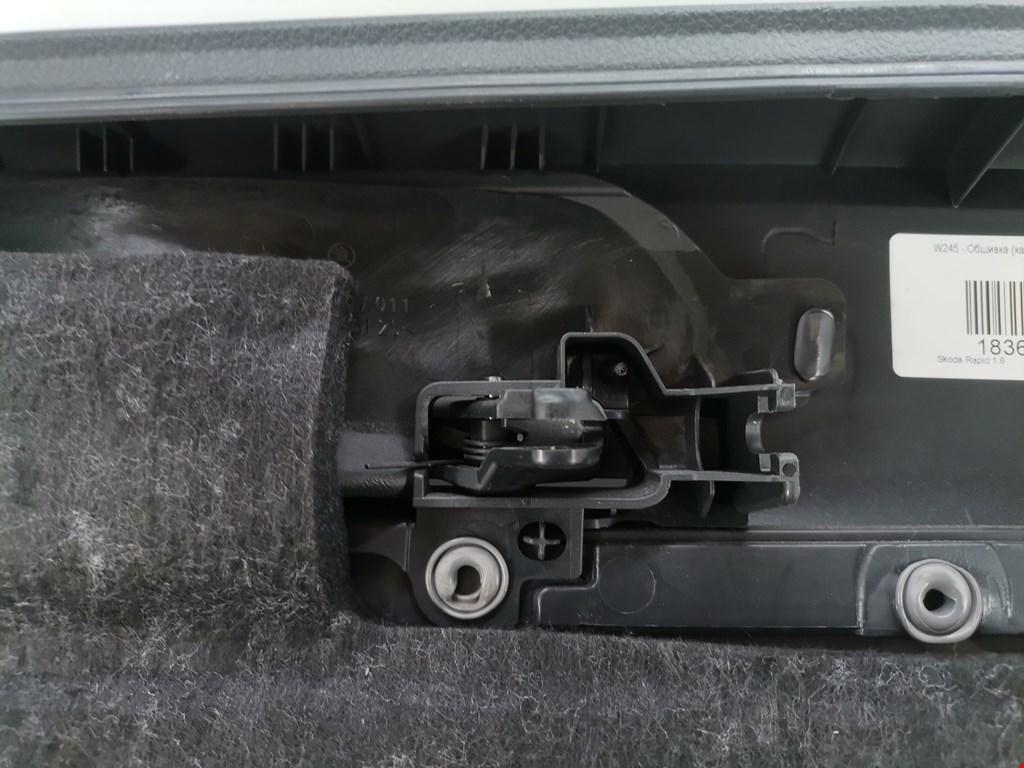 Обшивка двери передняя левая SKODA Rapid 2012-2020