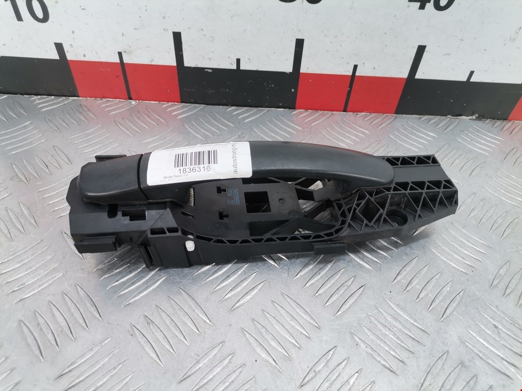 Ручка двери передней наружная левая SKODA Rapid 2012-2020