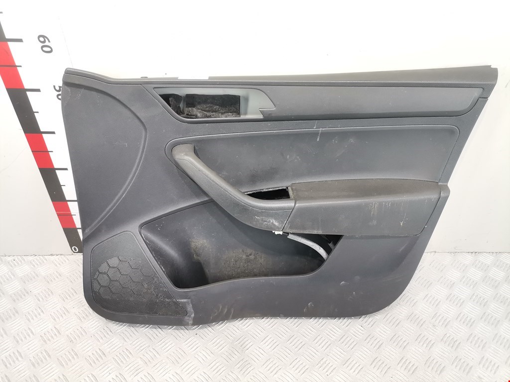 Обшивка двери передняя правая SKODA Rapid 2012-2020