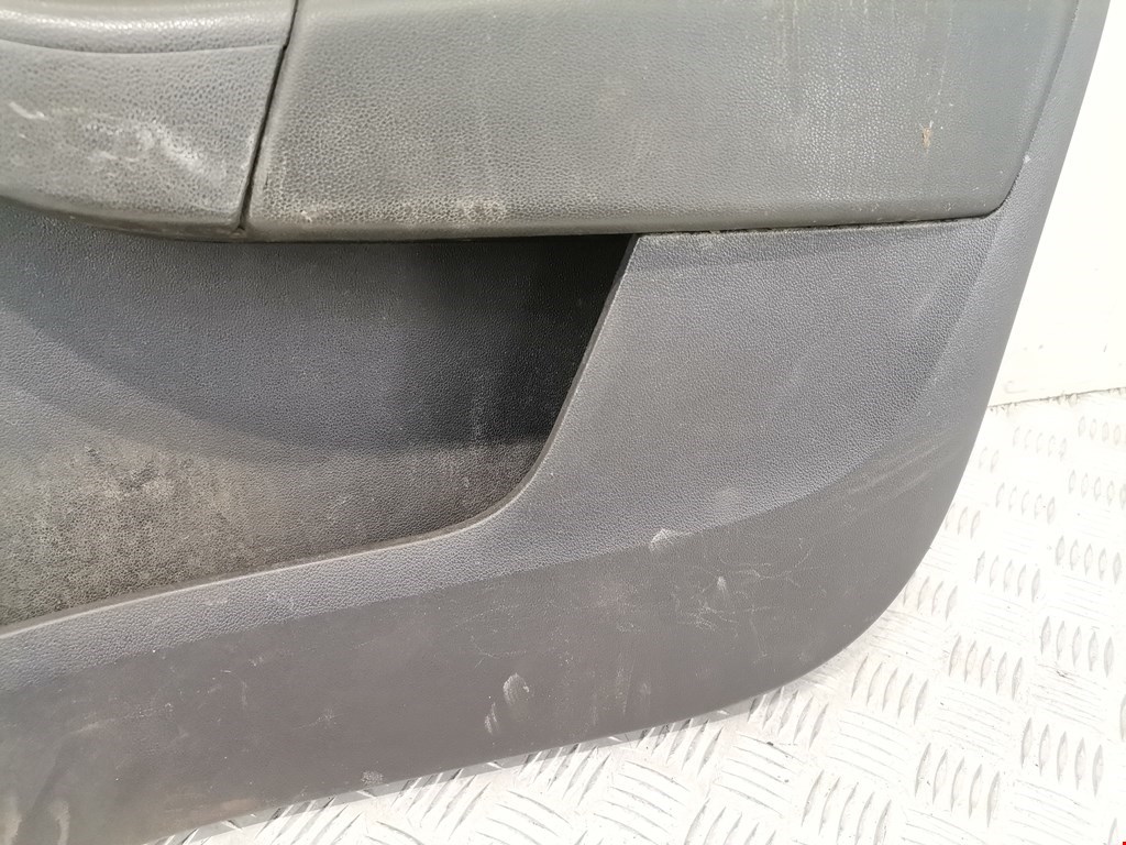 Обшивка двери передняя правая SKODA Rapid 2012-2020