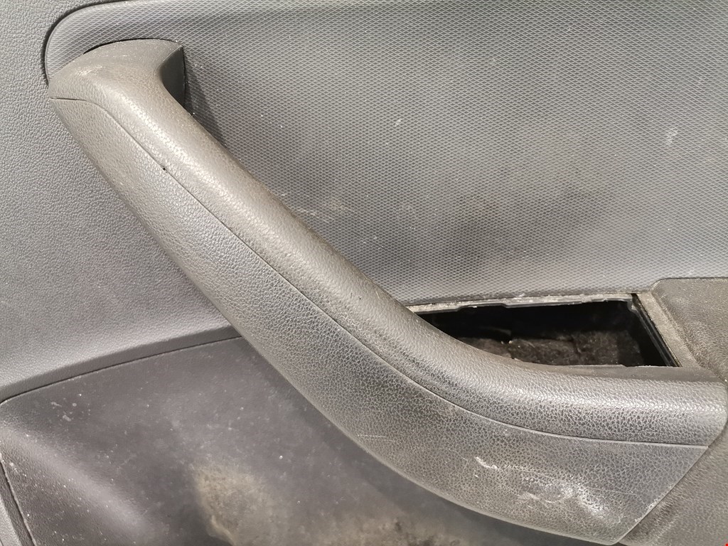 Обшивка двери передняя правая SKODA Rapid 2012-2020