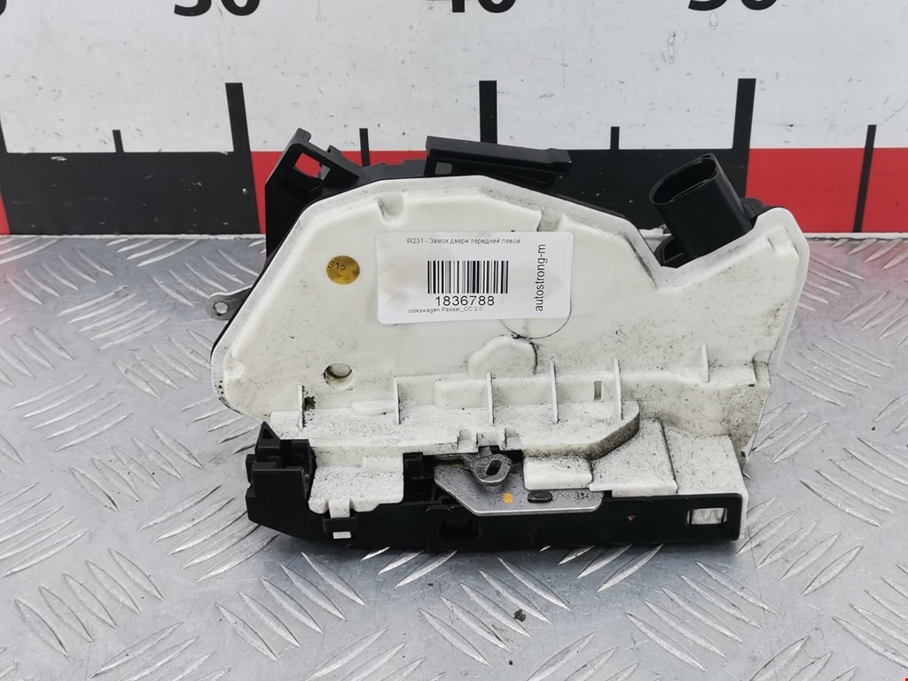 Замок двери передней левой Volkswagen Passat CC (2008-2018)
