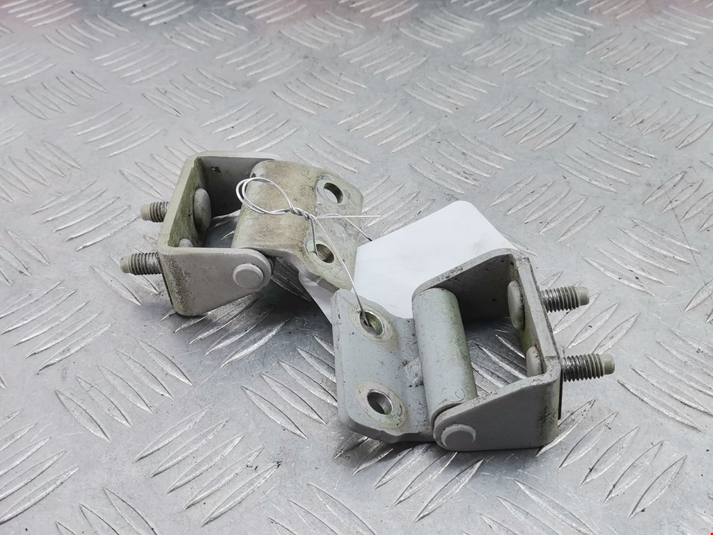 Петля крышки (двери) багажника Hyundai Matrix (2001-2010)