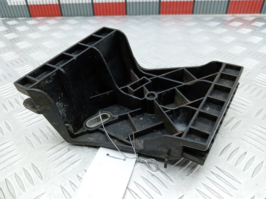 Кронштейн заднего бампера левый правый AUDI A8 D2 1994-2002