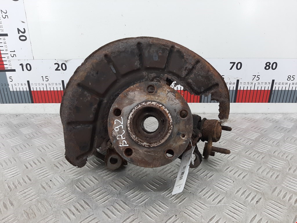 Кулак поворотный левый Volkswagen Touran 1 (2003-2015)
