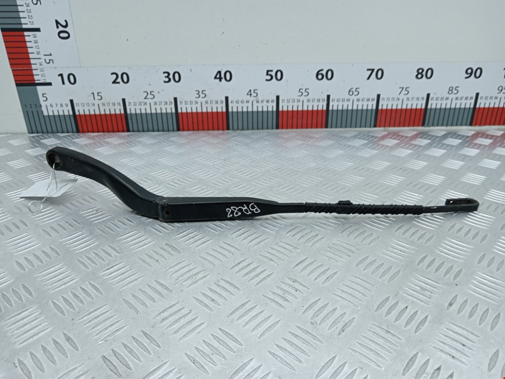 Поводок стеклоочистителя передний левый Audi A8 D2 (1994-2002)