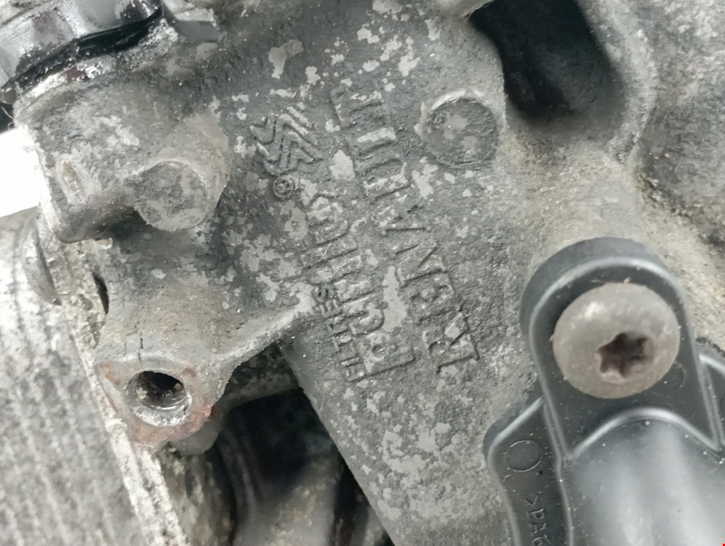 Корпус масляного фильтра OPEL Vivaro A 2001-2014