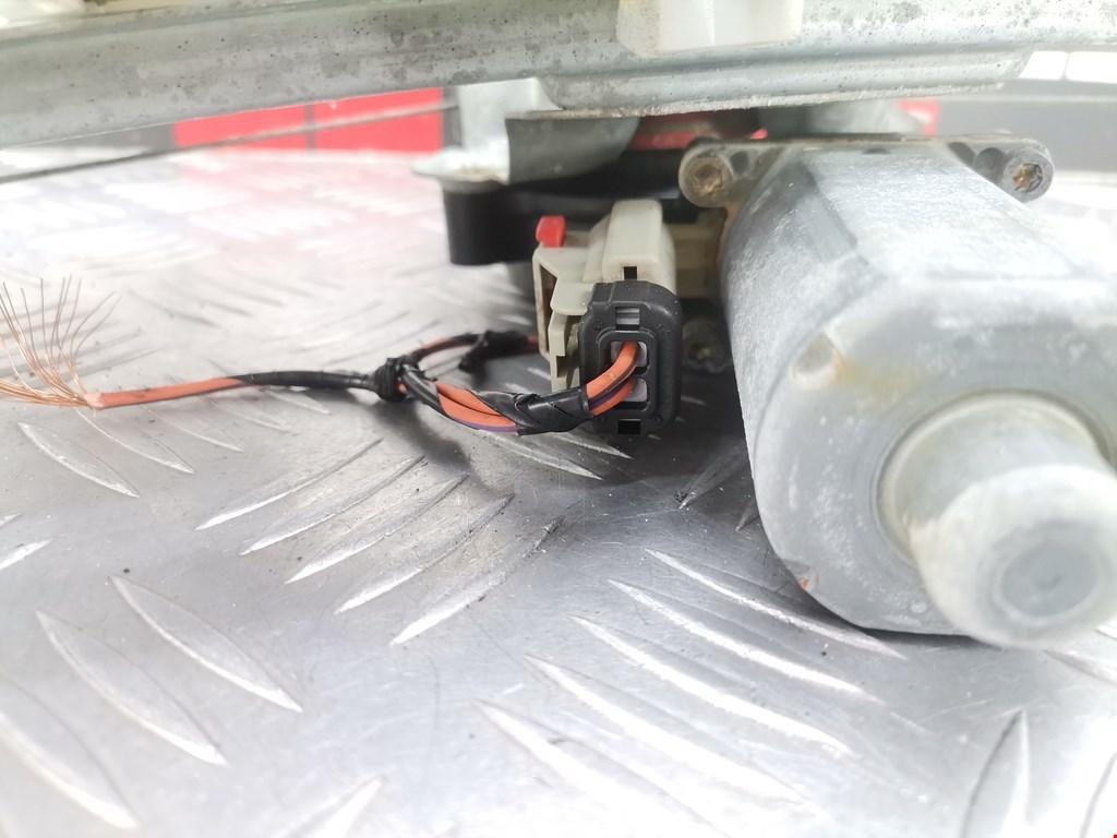 Стеклоподъемник задний правый CHRYSLER 300 C 2004-2010