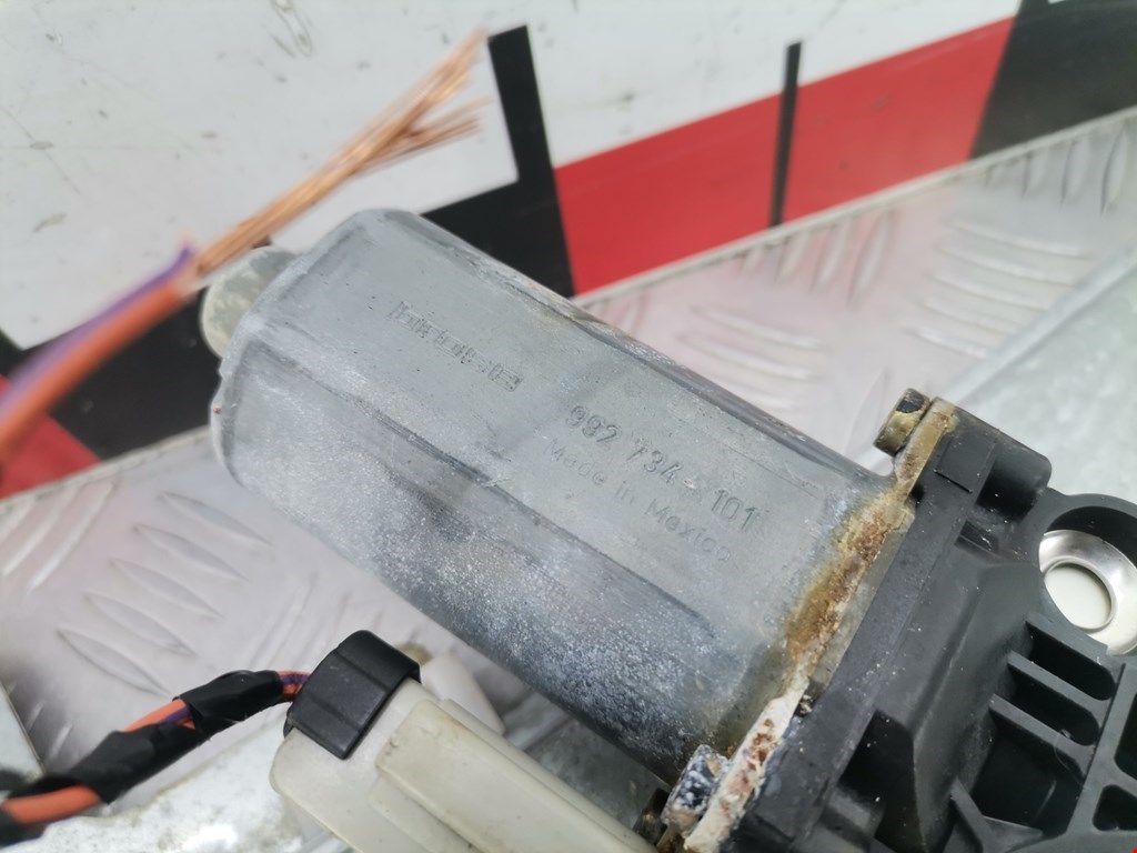 Стеклоподъемник задний правый CHRYSLER 300 C 2004-2010