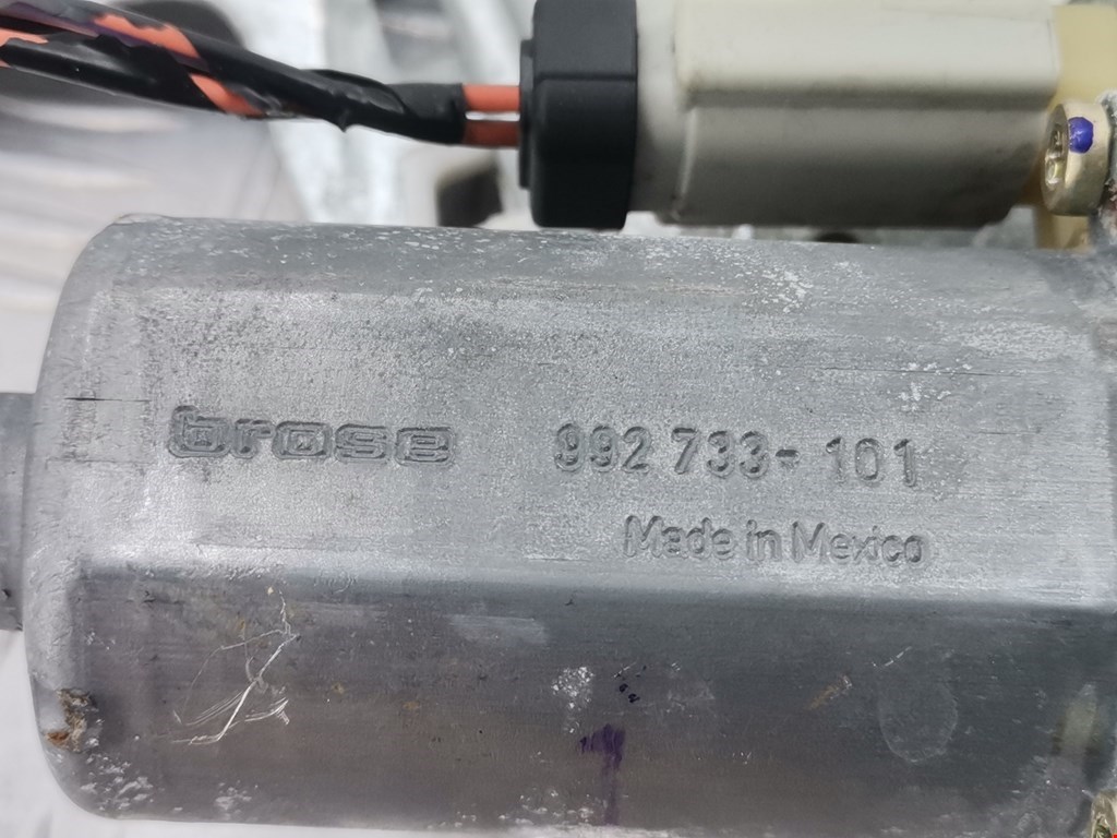 Стеклоподъемник задний левый CHRYSLER 300 C 2004-2010