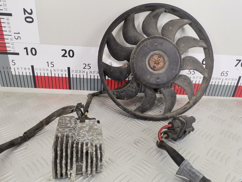 Вентилятор радиатора кондиционера AUDI A4 B6 2001-2005