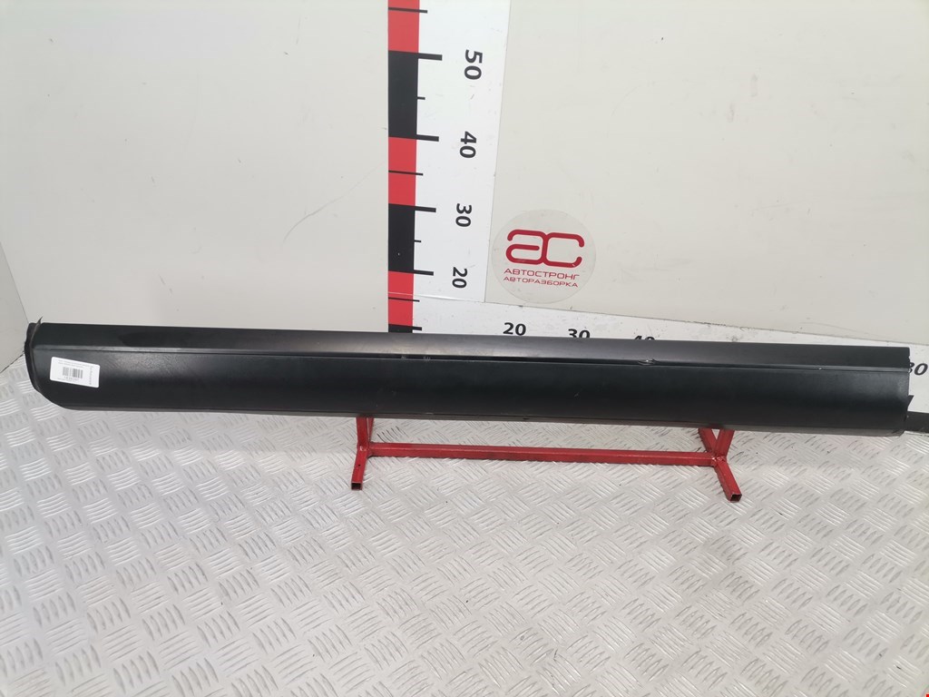 Накладка (молдинг) двери передней левой Volkswagen Touareg 1 (2002-2010)