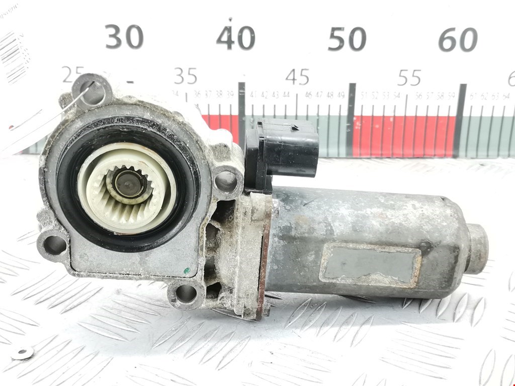 Сервопривод (электропривод моторчик привода) раздаточной коробки Land Rover Discovery 3 (2004-2009)