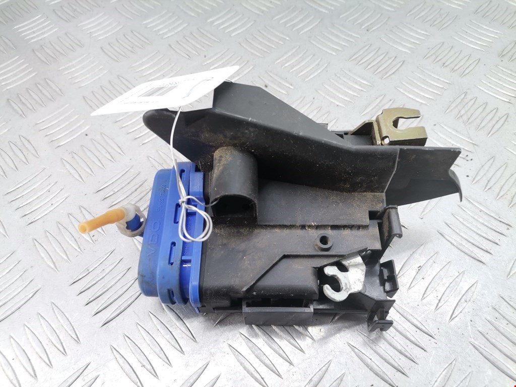 Замок двери задней правой AUDI A4 B5 1995-2001