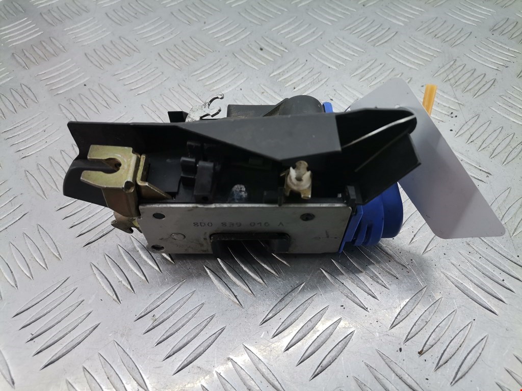 Замок двери задней правой AUDI A4 B5 1995-2001