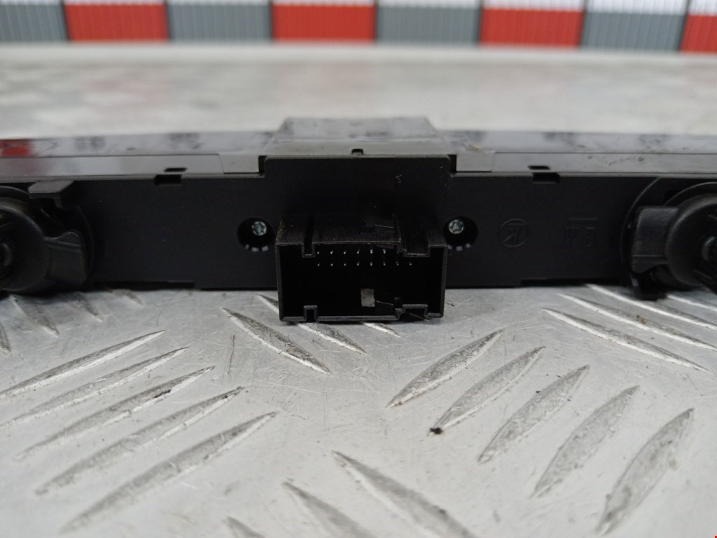 Кнопка аварийной сигнализации (аварийки) OPEL Zafira B 2005-2012