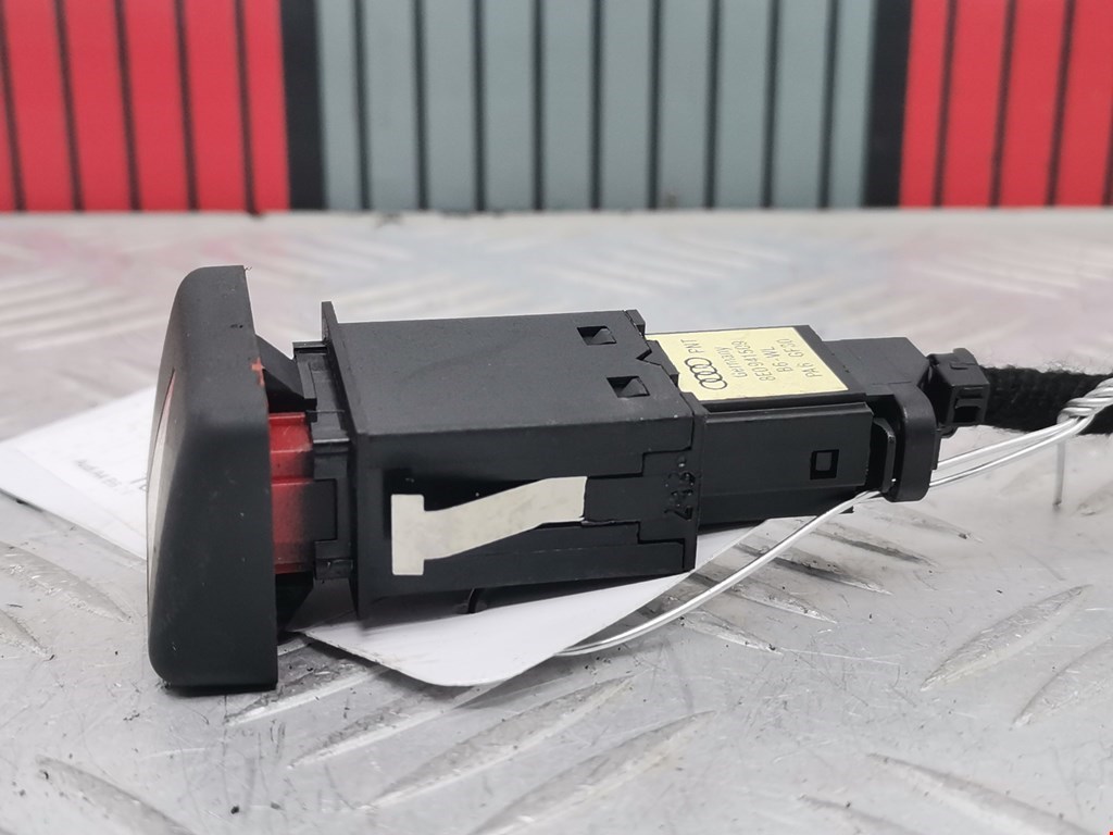 Кнопка аварийной сигнализации (аварийки) AUDI A4 B6 2001-2005