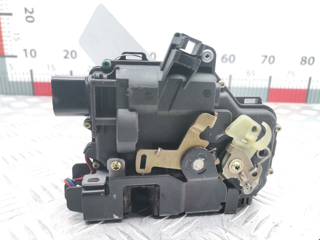 Замок двери передней правой VOLKSWAGEN Golf IV 1997-2003