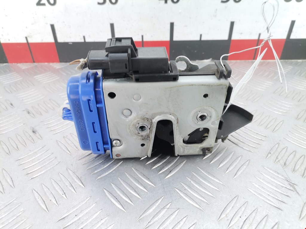 Замок двери задней правой AUDI A8 D2 1994-2002