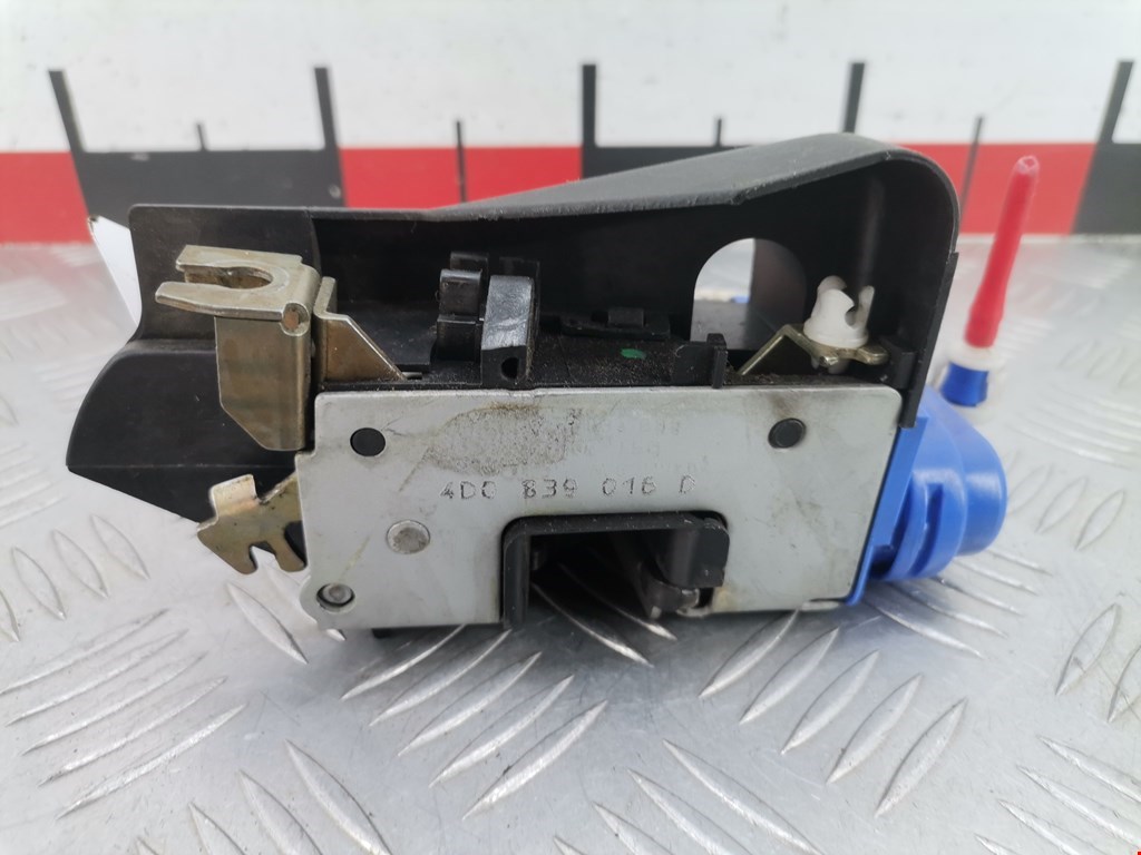 Замок двери задней правой AUDI A8 D2 1994-2002