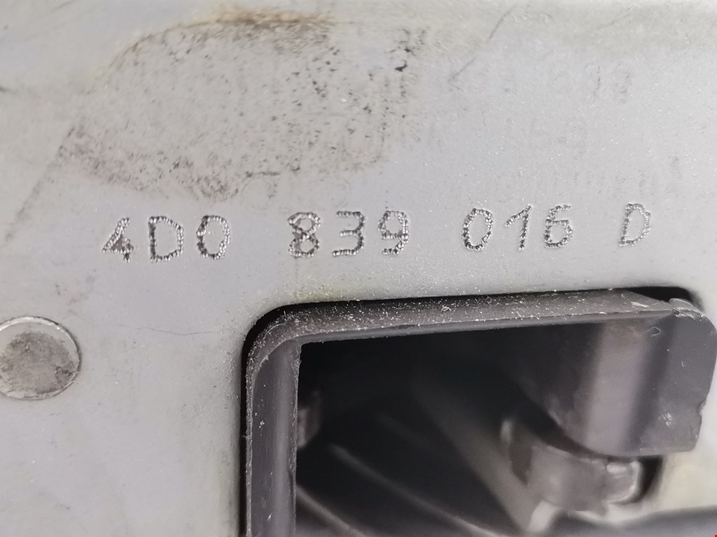 Замок двери задней правой AUDI A8 D2 1994-2002