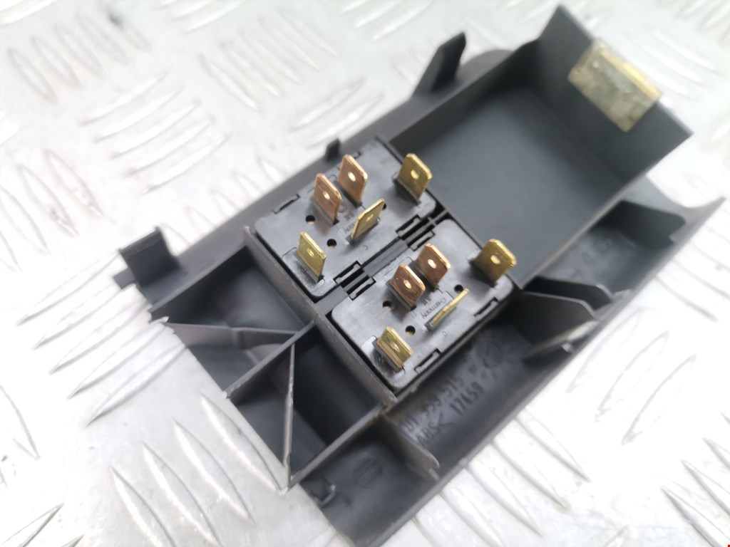 Блок управления стеклоподъемниками AUDI A4 B5 1995-2001