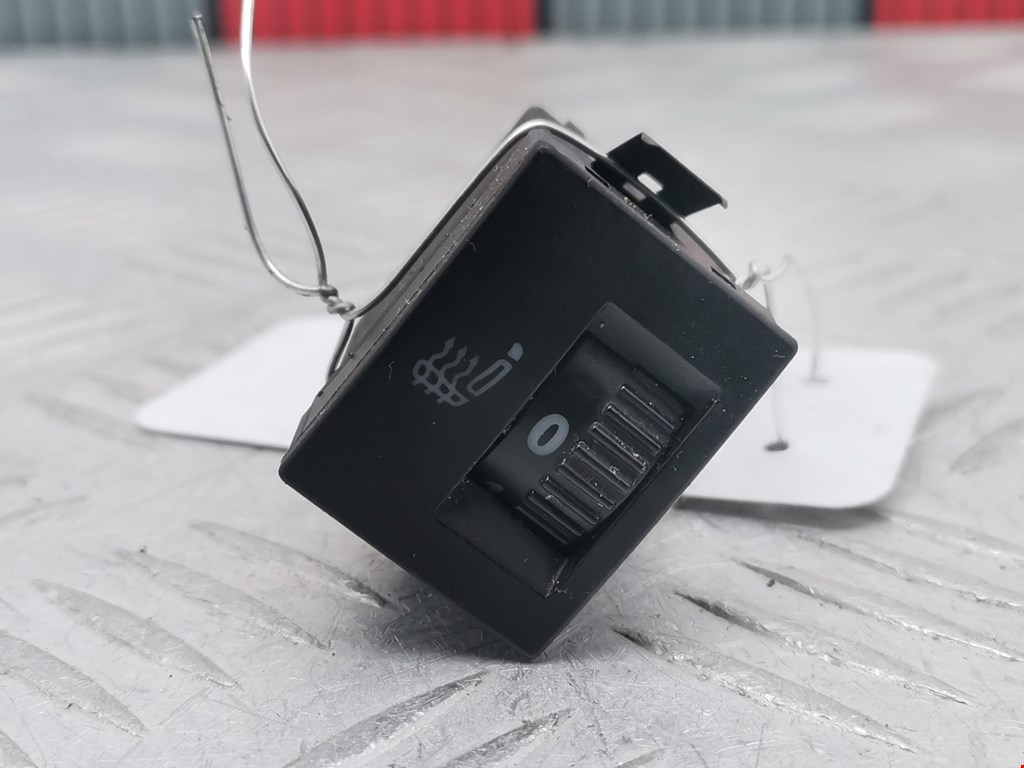 Кнопка подогрева (обогрева) сидений Volkswagen Polo 4 (2001-2009)