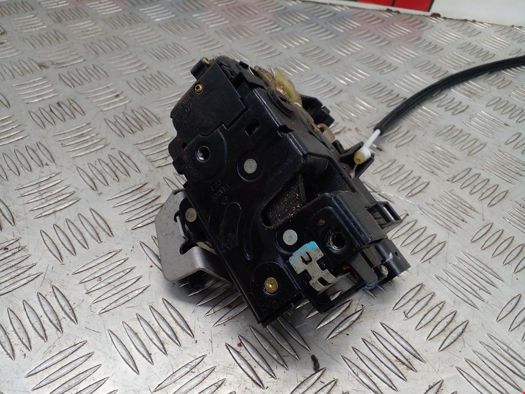 Замок двери задней левой AUDI A6 C5 1997-2004