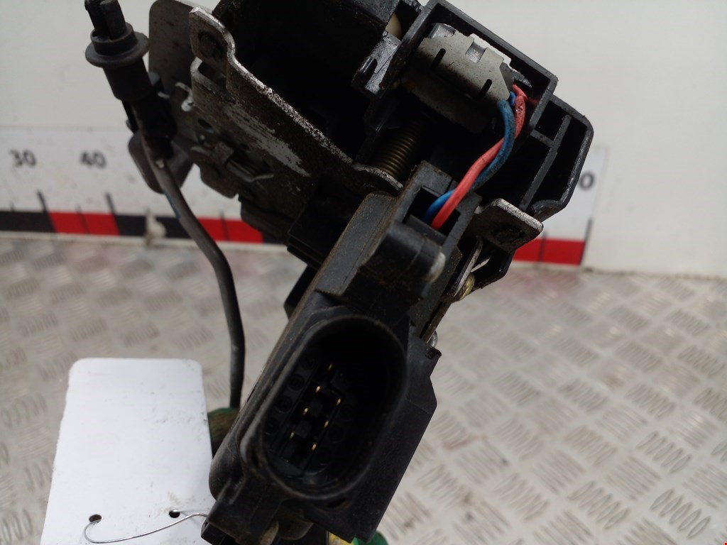 Замок двери задней левой AUDI A6 C5 1997-2004