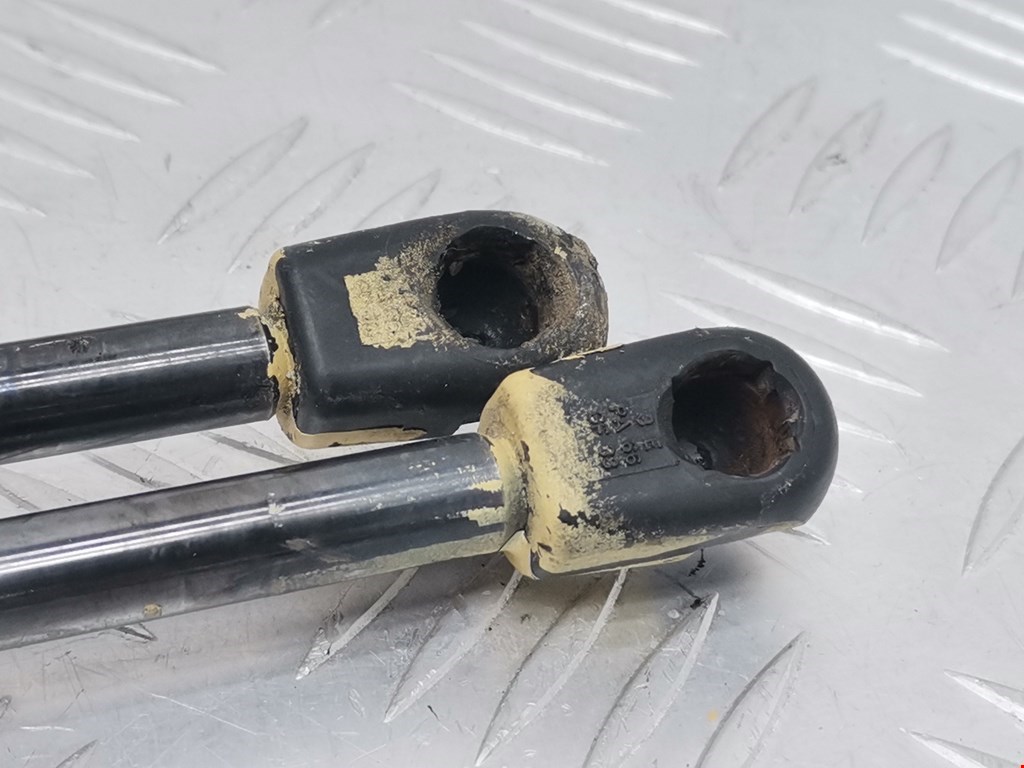 Амортизатор крышки (двери) багажника FORD Explorer 1995-2001