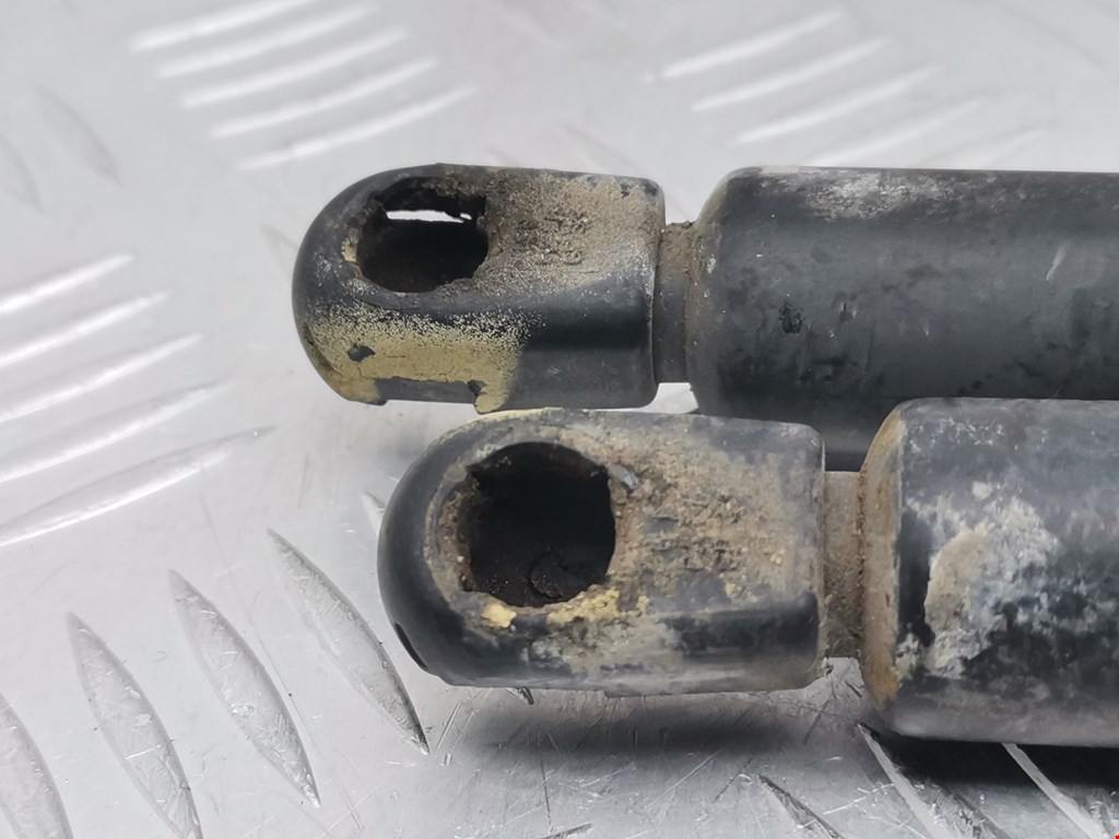 Амортизатор крышки (двери) багажника FORD Explorer 1995-2001