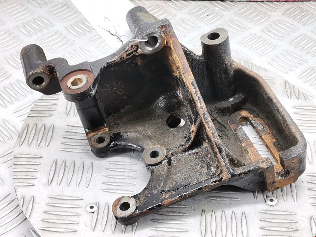 Кронштейн генератора MITSUBISHI Carisma 1995-1999