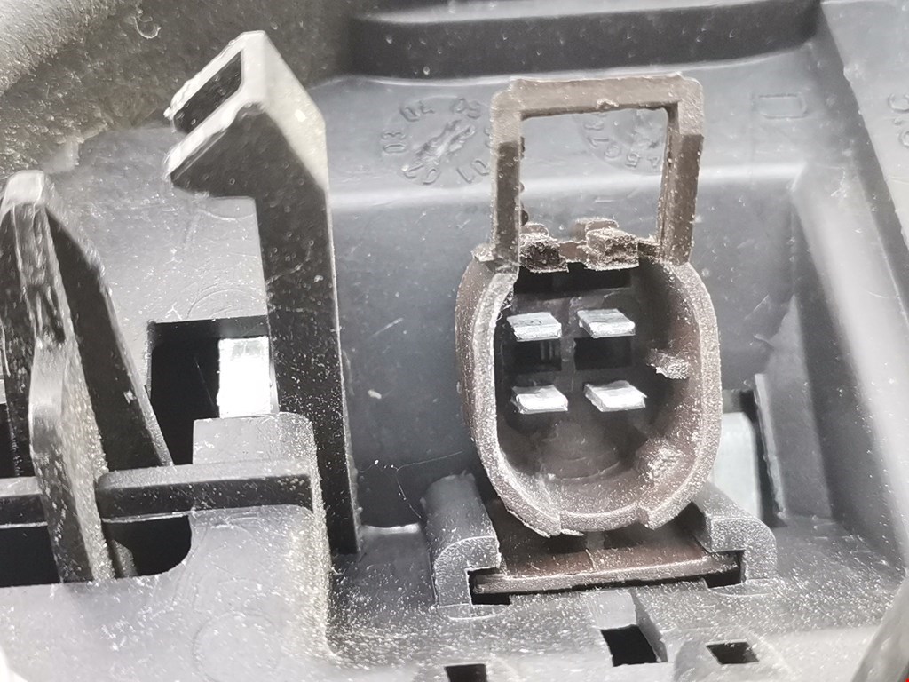 Фонарь задний внутренний правый PEUGEOT 406 1995-1999