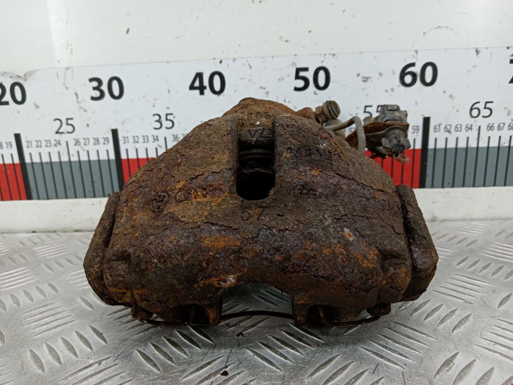 Суппорт передний правый VOLKSWAGEN Passat B5 1997-2005