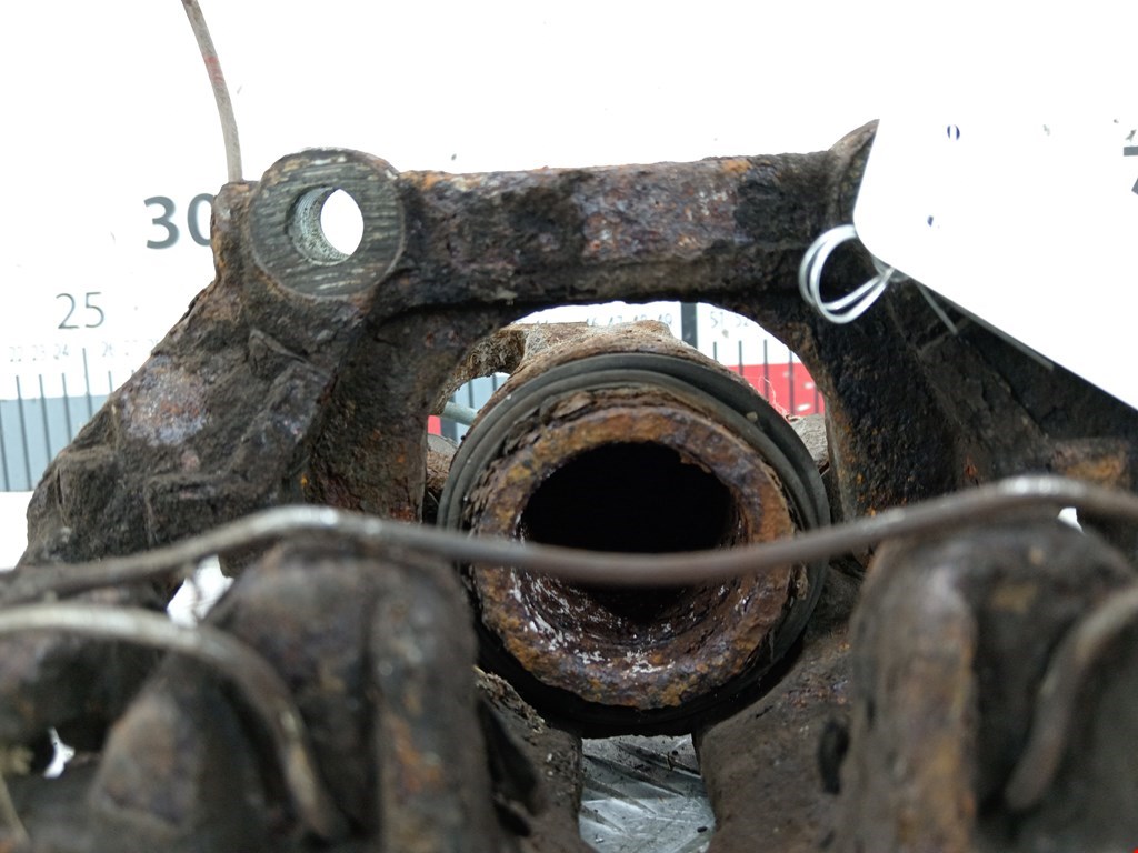 Суппорт передний правый VOLKSWAGEN Passat B5 1997-2005