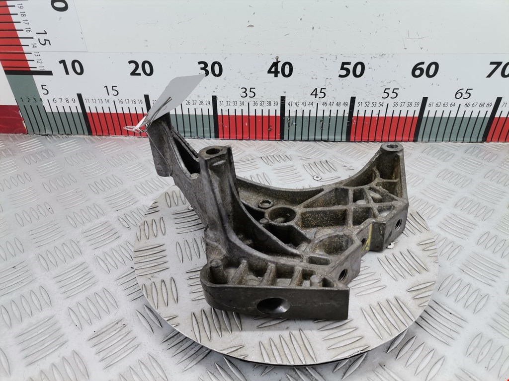 Кронштейн (крепление лапа) двигателя Skoda Octavia 1Z (2004-2013)