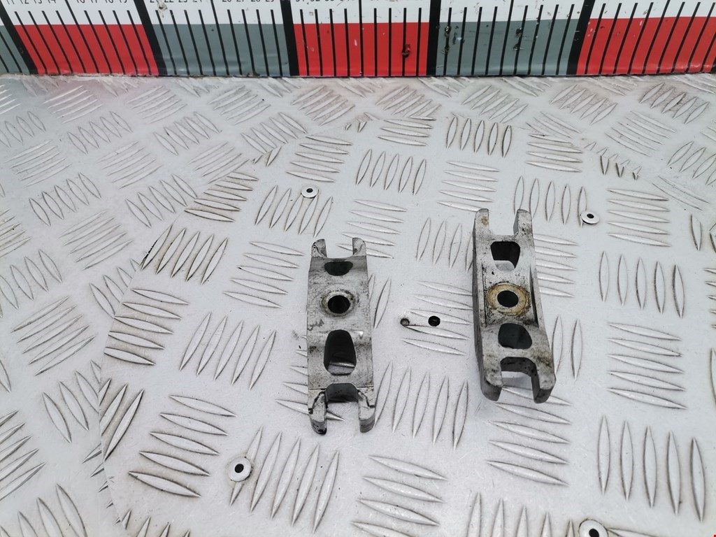 Кронштейн форсунки SKODA Octavia A5 1Z- 2004-2013