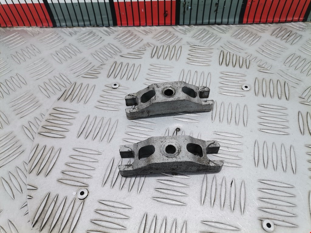 Кронштейн форсунки SKODA Octavia A5 1Z- 2004-2013